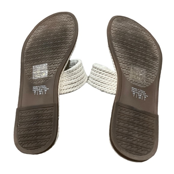 EUC Billabong Light Break Flat Sandal White Size 7 Resort Coastal Beach - Picture 4 of 4